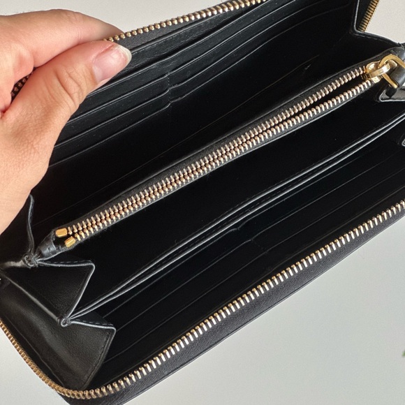 PRADA
Saffiano Metal Leather Continental Wallet - Picture 4 of 8